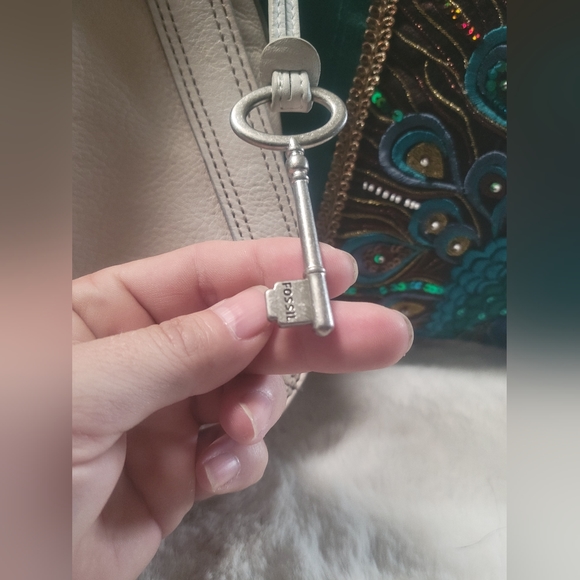 Fossil Marlow Flap Shoulder Bag in Bone - Picture 4 of 14